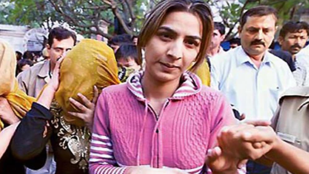 दिल्ली की लेडी डॉन सोनू पंजाबन की कार पर शकरपुर में हुई फायरिंग, जानें पूरा मामला