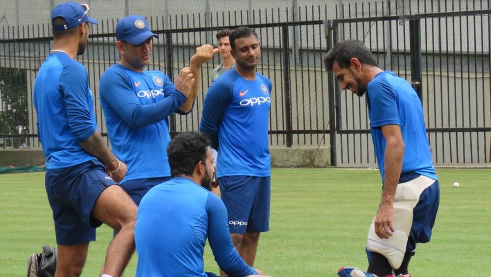 India vs Australia: आखिरी वनडे मैच में जीत दर्ज करने के लिए विराट सेना ने बहाया जमकर पसीना, देखें तस्वीर