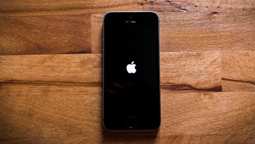 मुंबई: चार्जिंग में लगा IPhone 6 हुआ ब्लास्ट, युवक के दोनों पैर जले