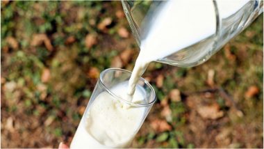प्लेन से लाया जाएगा गाय का प्रीमियम दूध, दिल्ली में बिकेगा 120 रुपये लीटर