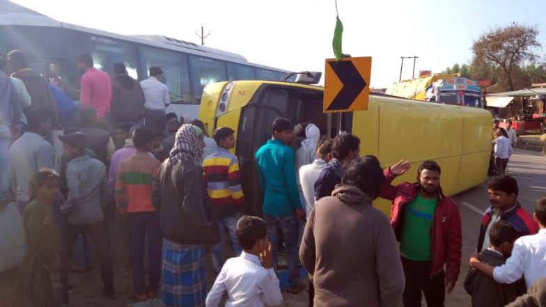 उत्तर प्रदेश में भीषण सड़क हादसा: टूरिस्ट बस और स्कूल बस में जोरदार भिडंत, 40 छात्र जख्मी