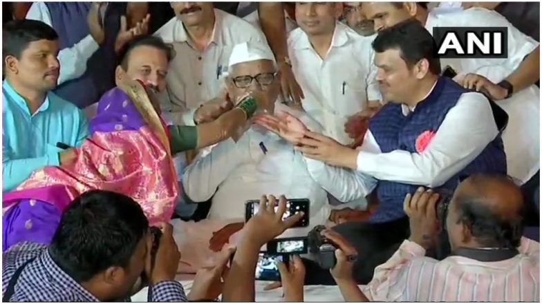 अन्ना हजारे ने लोकपाल के मुद्दे पर CM देवेंद्र फडणवीस के आश्वासन पर जताया भरोसा, खत्म किया अपना अनशन