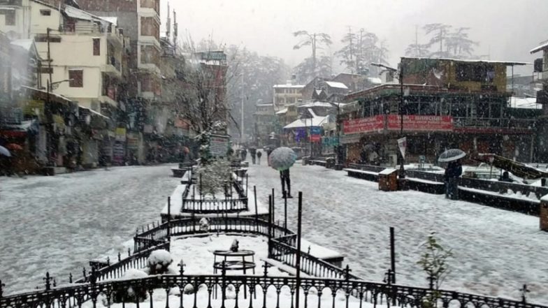 हिमाचल प्रदेश: शिमला-मनाली में हुई हल्की बर्फबारी और बारिश, मौसम हुआ सुहाना