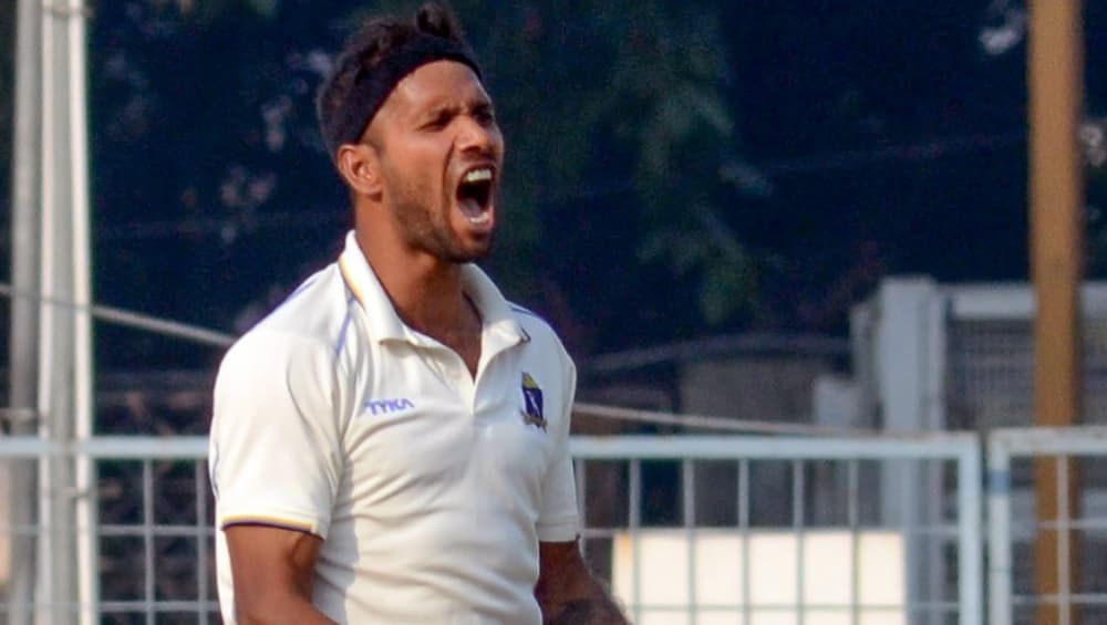 अशोक डिंडा के सिर पर लगी गेंद, अस्पताल में भर्ती (देखें वीडियो) अशोक डिंडा के सिर पर लगी गेंद, अस्पताल में भर्ती (देखें वीडियो)