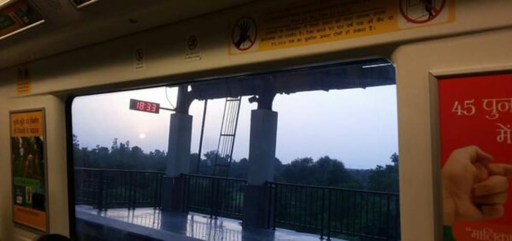 दिल्ली: दिलशाद गार्डन मेट्रो स्टेशन पर हुआ दर्दनाक हादसा, ट्रैक पर गिरने से बुजुर्ग का कटा पैर