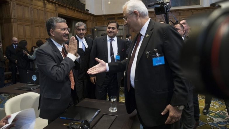 पाकिस्तान के मुंह पर तमाचा, ICJ में सुनवाई के दौरान भारतीय अधिकारी ने नहीं मिलाया पाकिस्तानी अटॉर्नी जनरल से हाथ