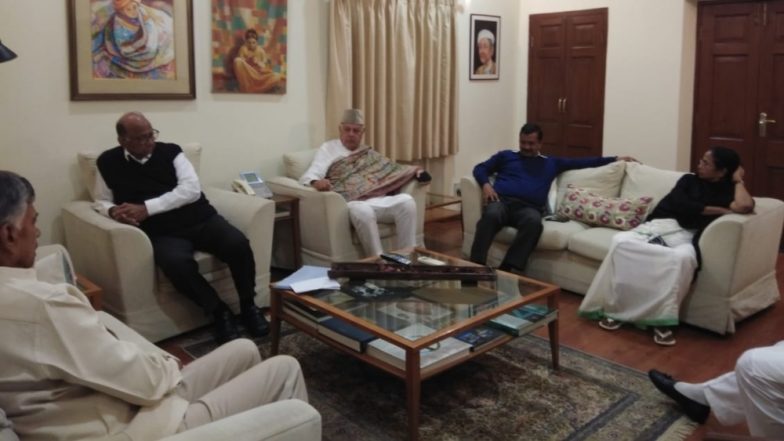 मोदी सरकार को सत्ता से बेदखल करने के लिए एकजुट हुए विपक्षी दल, शरद पवार के आवास पर मिले राहुल, ममता और केजरीवाल