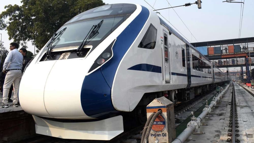 विरोध के बाद रेलवें ने घटाया ‘वंदे भारत एक्सप्रेस’ का किराया, जानें अब कितने रुपये का होगा आपका टिकट विरोध के बाद रेलवें ने घटाया ‘वंदे भारत एक्सप्रेस’ का किराया, जानें अब कितने रुपये का होगा आपका टिकट