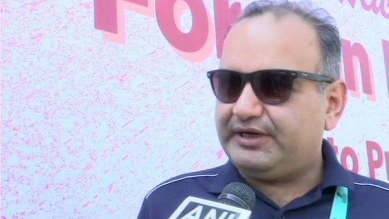 पाकिस्तानी सांसद रमेश कुमार वंकवानी ने पवित्र संगम में लगाई डुबकी, कुंभ मेले की तारीफ में पढ़े कसीदे