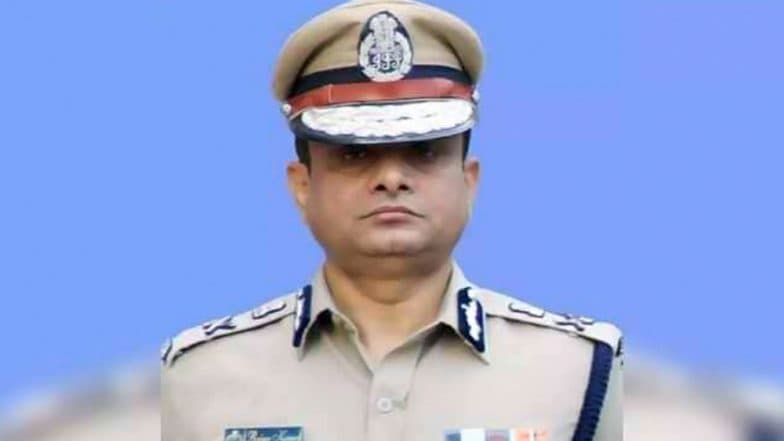 शारदा चिटफंड केस: पूर्व पुलिस कमिश्नर राजीव कुमार की मुश्किलें बढ़ी, कोलकाता हाईकोर्ट ने गिरफ्तारी पर लगी रोक हटाई शारदा चिटफंड केस: पूर्व पुलिस कमिश्नर राजीव कुमार की मुश्किलें बढ़ी, कोलकाता हाईकोर्ट ने गिरफ्तारी पर लगी रोक हटाई