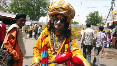 Kumbh Mela 2019: भगवान श्रीकृष्ण की तरह श्रृंगार करते हैं ये बाबा, इनके निराले रुप को देखने के लिए उमड़ती है लोगों की भीड़