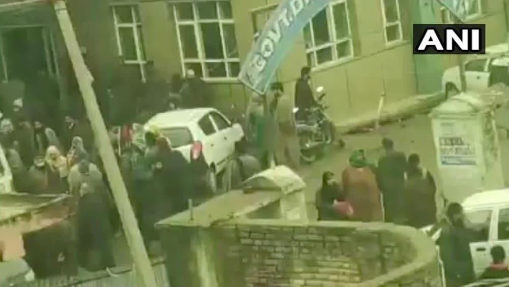 जम्मू-कश्मीर: पुलवामा के एक स्कूल में बड़ा धमाका, 12 बच्चे घायल-बचाव कार्य जारी