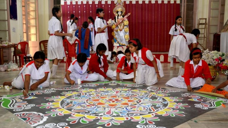 Basant Panchami 2019: पश्चिम बंगाल ने पारंपरिक अंदाज में मनाई सरस्वती पूजा