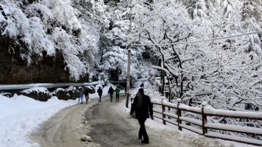 हिमाचल प्रदेश: कल्पा और मनाली के पास की पहाड़ियां सफेद चादर से ढकीं, पर्यटकों को ऊंची पहाड़ियों पर न जाने की दी गई सलाह