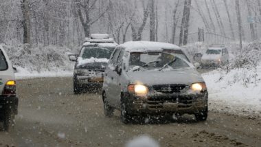 जम्मू-श्रीनगर में ताजा बर्फबारी के कारण राजमार्ग बंद, कुछ हिस्सों चट्टानों से गिरे पत्थर