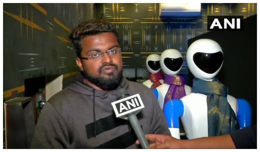 हैदराबाद का एक ऐसा रेस्टोरेंट जहां पर रोबोट सर्व करता है खाना, यहां मेन्यू की जगह मिलता है टैब, देखें ये दिलचस्प वीडियो हैदराबाद का एक ऐसा रेस्टोरेंट जहां पर रोबोट सर्व करता है खाना, यहां मेन्यू की जगह मिलता है टैब, देखें ये दिलचस्प वीडियो