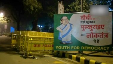 दिल्ली: विपक्ष की रैली में शामिल होंगी ममता बनर्जी, लगा पोस्टर- दीदी यहां खुलकर मुस्कुराइए, आप लोकतंत्र में हैं
