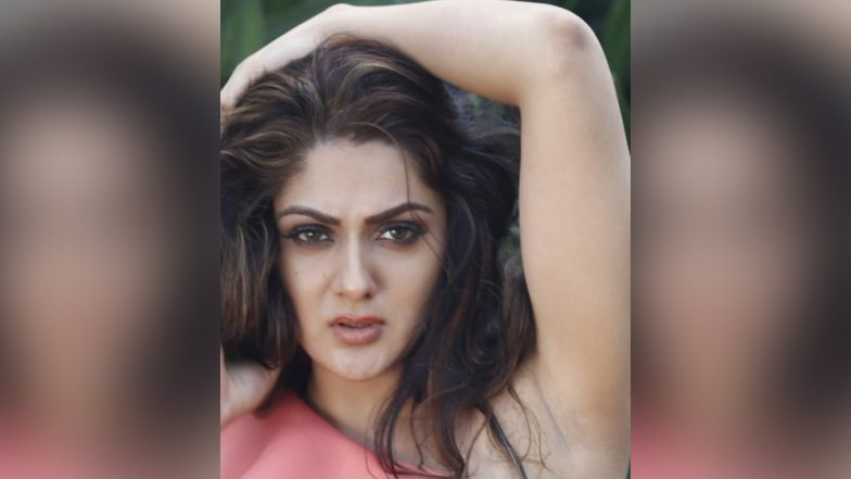 अभिनेत्री ने किया शॉकिंग खुलासा, एक रात बिताने के लिए लोग ऑफर कर रहे हैं 1 करोड़ रूपए