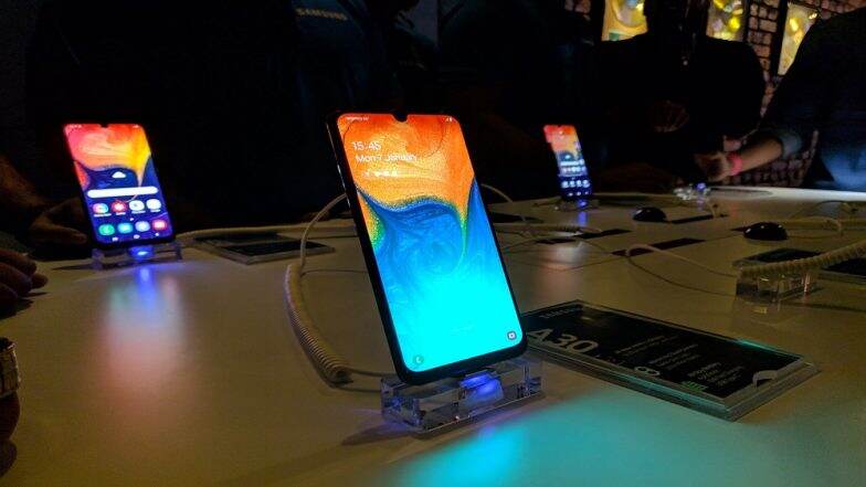 Samsung ने अपने 3 स्मार्टफोन A30, A50 और A10 किए लॉन्च, जानें फीचर्स Samsung ने अपने 3 स्मार्टफोन A30, A50 और A10 किए लॉन्च, जानें फीचर्स