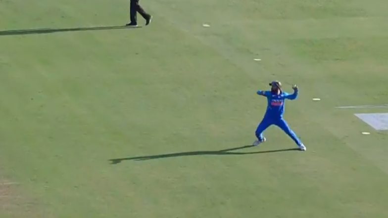 India vs Australia 3rd ODI 2019: धोनी-जडेजा की जोड़ी से पंगा लेना मैक्सवेल को पड़ा भारी, कभी सोचा नही होगा कि ऐसे होंगे आउट (देखें वीडियो)