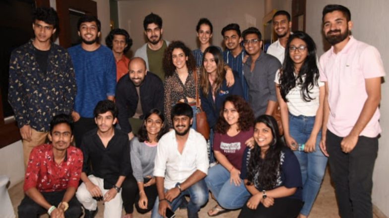 सान्या मल्होत्रा ने फिल्म 'फोटोग्राफ' की विशेष स्क्रीनिंग के दौरान असली सीए छात्रों से की मुलाकात