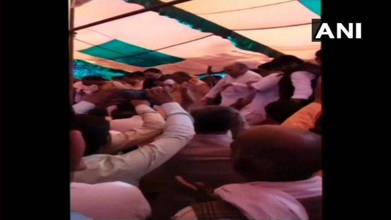Video: बीजेपी के 'होली मिलन' समारोह के दौरान टूटा मंच, कई नेता घायल