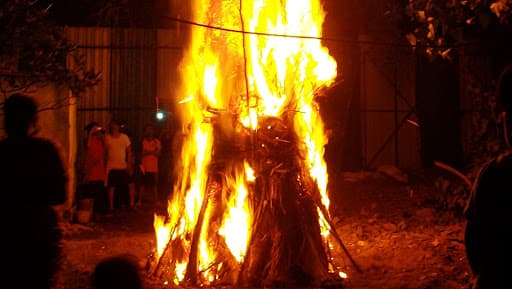 Holika Dahan 2019 पूजा विधि और शुभ मुहूर्त: जानिए होलिका दहन का समय और इस सप्ताह के व्रत एंव त्योहार Holika Dahan 2019 पूजा विधि और शुभ मुहूर्त: जानिए होलिका दहन का समय और इस सप्ताह के व्रत एंव त्योहार