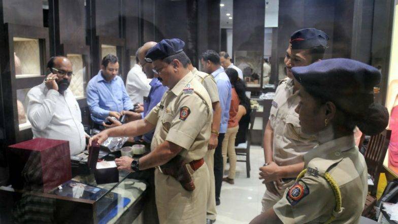दिल्ली: AAP नेता नरेश बाल्यान के ठिकानों पर IT की छापेमारी, काफी मात्रा में नकदी हुई बरामद
