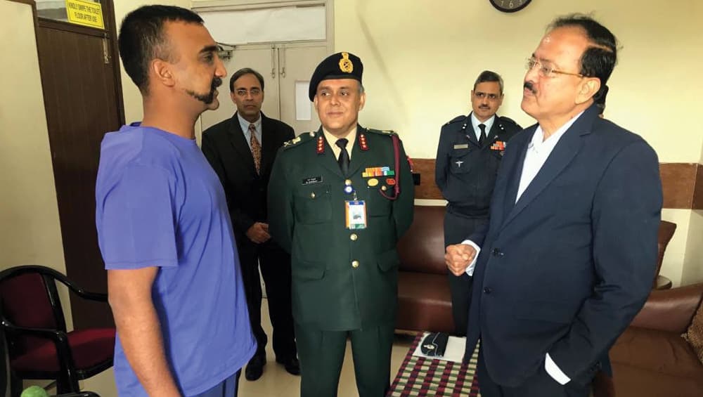 देश के हीरो विंग कमांडर अभिनंदन के लिए वायुसेना ने की ‘वीर चक्र’ की सिफारिश देश के हीरो विंग कमांडर अभिनंदन के लिए वायुसेना ने की ‘वीर चक्र’ की सिफारिश