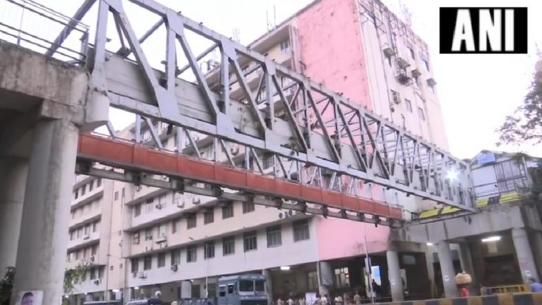 मुंबई हादसा: CSMT स्टेशन के पास जिस फुट ओवरब्रिज पर हुआ हादसा, कभी आतंकी कसाब ने उसी ब्रिज का इस्तेमाल किया था