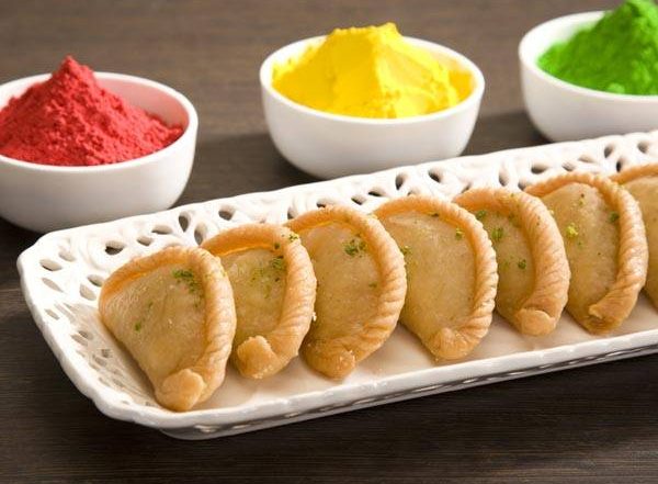 Holi 2019 Recipe: होली पर 'गुझिया' खिलाकर कराएं सबका मुंह मीठा, जानें इसे बनाने की आसान विधि