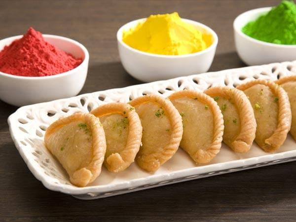 Holi 2019 Recipe: होली पर 'गुझिया' खिलाकर कराएं सबका मुंह मीठा, जानें इसे बनाने की आसान विधि