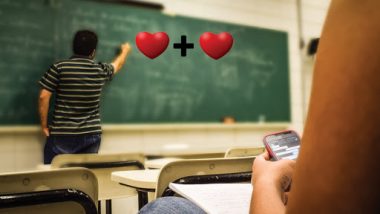 बोर्ड पर सहायक प्रोफेसर द्वारा छात्राओं को प्यार का फॉर्मूले समझाना पड़ा महंगा, वीडियो वायरल होने पर हुए निलंबित