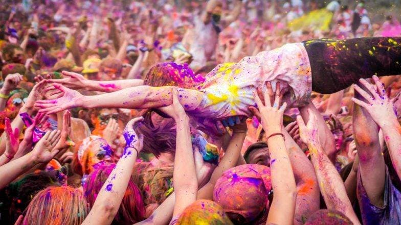 HAPPY HOLI 2020: मुगलकाल में होली को ‘आब-ए-पाशी’ कहते थे, जानें होली से जुड़े रोचक और प्रेरक प्रसंग!