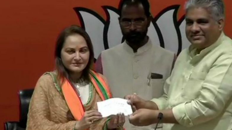 लोकसभा चुनाव 2019: अभिनेत्री जयाप्रदा ने थामा BJP का हाथ, आजम खान के खिलाफ रामपुर से लड़ सकती हैं चुनाव