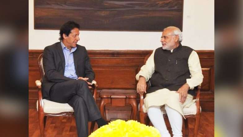 पाकिस्तान के प्रधानमंत्री इमरान खान ने फोन पर की पीएम मोदी से बात, मिलकर काम करने की इच्छा जताई पाकिस्तान के प्रधानमंत्री इमरान खान ने फोन पर की पीएम मोदी से बात, मिलकर काम करने की इच्छा जताई