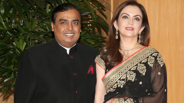 मुकेश अंबानी की पत्नी नीता अंबानी ने शिरडी साई बाबा मंदिर को सुरक्षा उपकरण दान किए