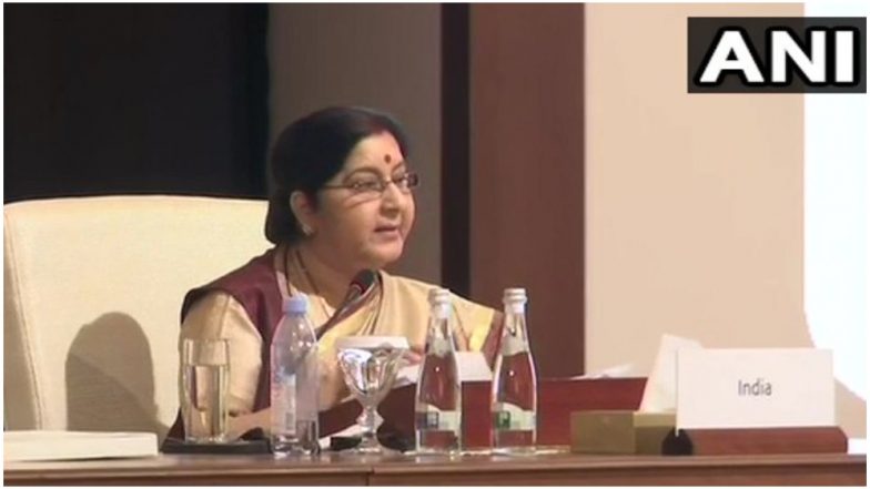 सुषमा स्वराज ने संबंध मजबूत करने को लेकर किर्गिस्तान के राष्ट्रपति के साथ की बातचीत