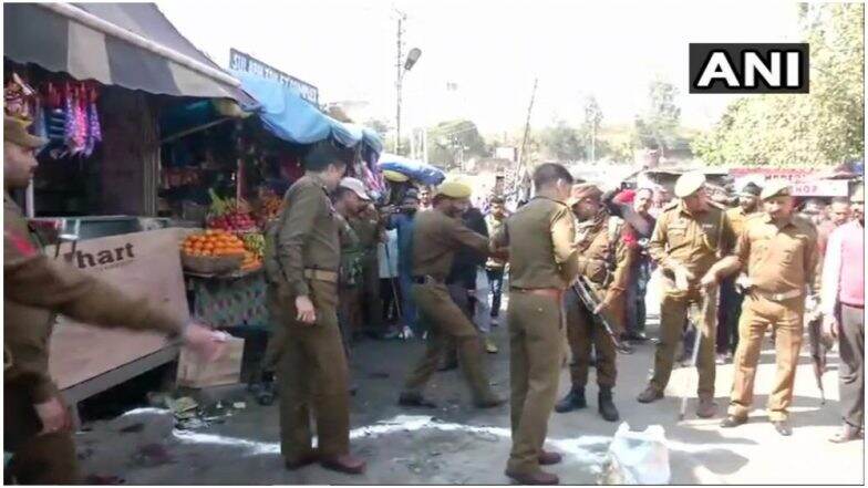 पाकिस्तान आत्मघाती हमला: अब तक चार पुलिसकर्मी समेत सात की मौत, तालिबान ने ली हमले की जिम्मेदारी पाकिस्तान आत्मघाती हमला: अब तक चार पुलिसकर्मी समेत सात की मौत, तालिबान ने ली हमले की जिम्मेदारी