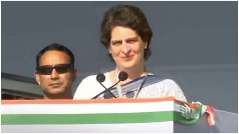 प्रियंका गांधी ने बीजेपी पर साधा निशाना, कहा- टीशर्ट की मार्केटिंग में व्यस्त पार्टी नेता शिक्षामित्रों पर दें ध्यान