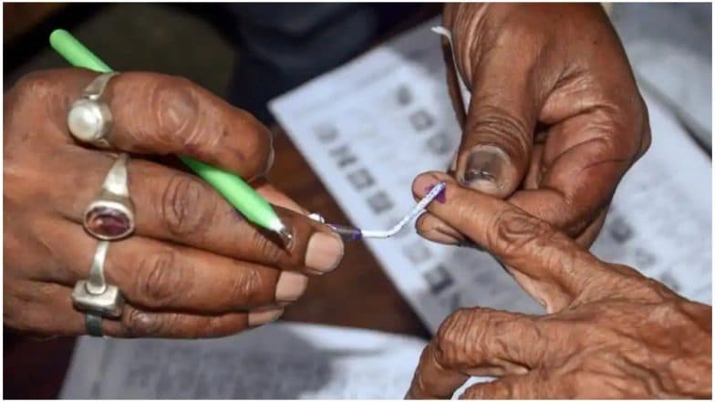 लोकसभा चुनाव 2019: दुसरे चरण में 12 राज्यों की 95 सीटों पर आज वोटिंग, कई दिग्गज नेताओं की किस्मत दांव पर लोकसभा चुनाव 2019: दुसरे चरण में 12 राज्यों की 95 सीटों पर आज वोटिंग, कई दिग्गज नेताओं की किस्मत दांव पर