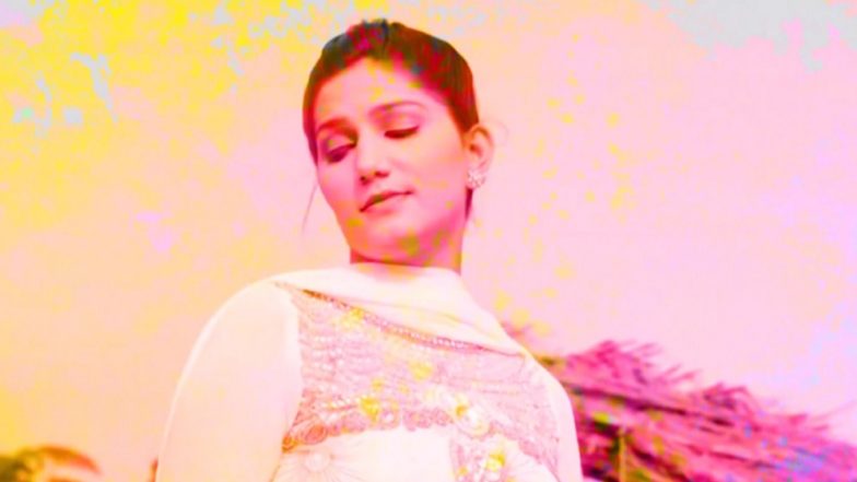 हरयाणवी डांसर सपना चौधरी के होली सॉन्ग 'मटकी फूड़वाएगी' ने इंटरनेट पर मचाया धमाल