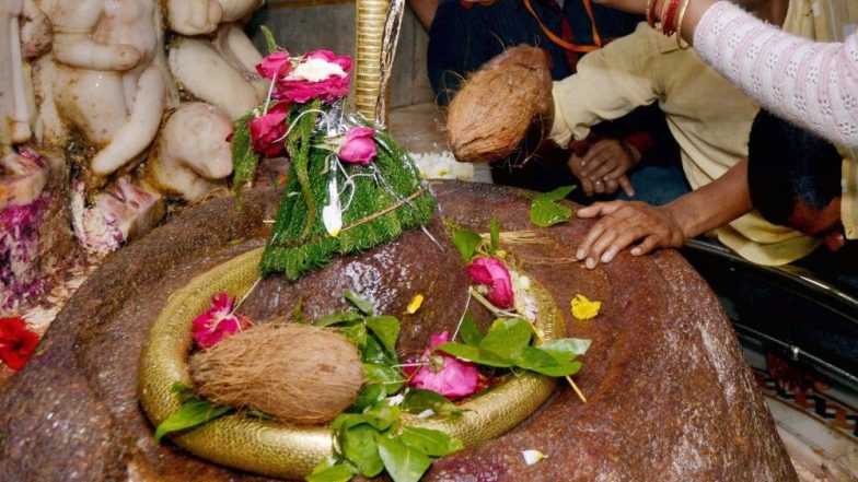 महाशिवरात्री 2019: क्यों चढ़ाया जाता है भगवान शिव को बेलपत्र, जानिए इससे जुड़ी पौराणिक कथा