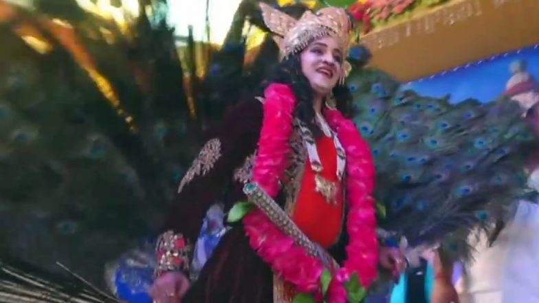 Holi 2019: कृष्ण जन्मभूमि मथुरा में धूम-धाम से मनाई गई होली, कान्हा के रंग में रंगे भक्त
