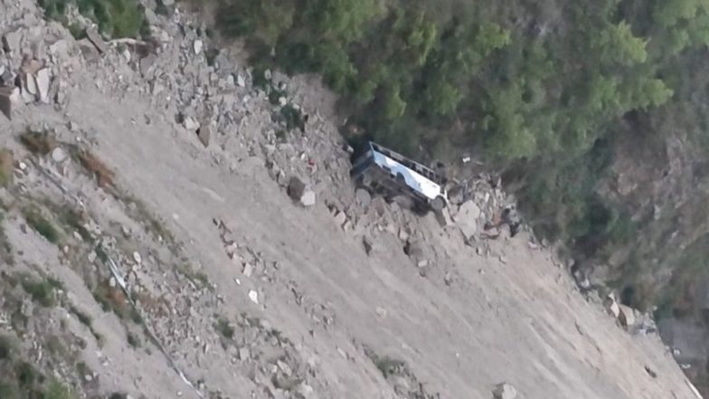 हिमाचल प्रदेश में दर्दनाक हादसा, चंबा में बस गहरी खाई में गिरी, 12 यात्रियों की मौत