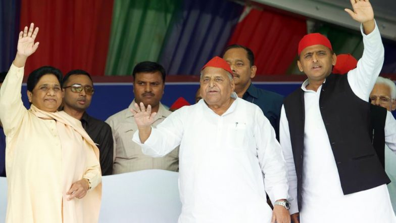 मैनपुरी में एक मंच पर बैठे मुलायम सिंह यादव और मायावती, अखिलेश यादव ने कहा- ये ऐतिहासिक क्षण है