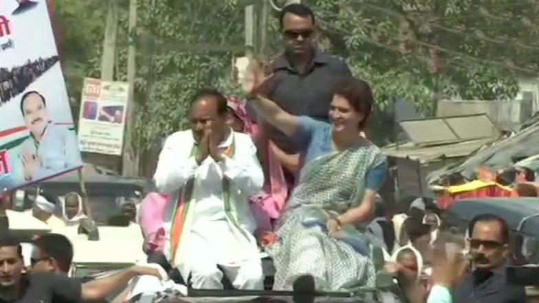लोकसभा चुनाव 2019: कांग्रेस महासचिव प्रियंका गांधी ने यूपी के महोबा में किया रोड शो