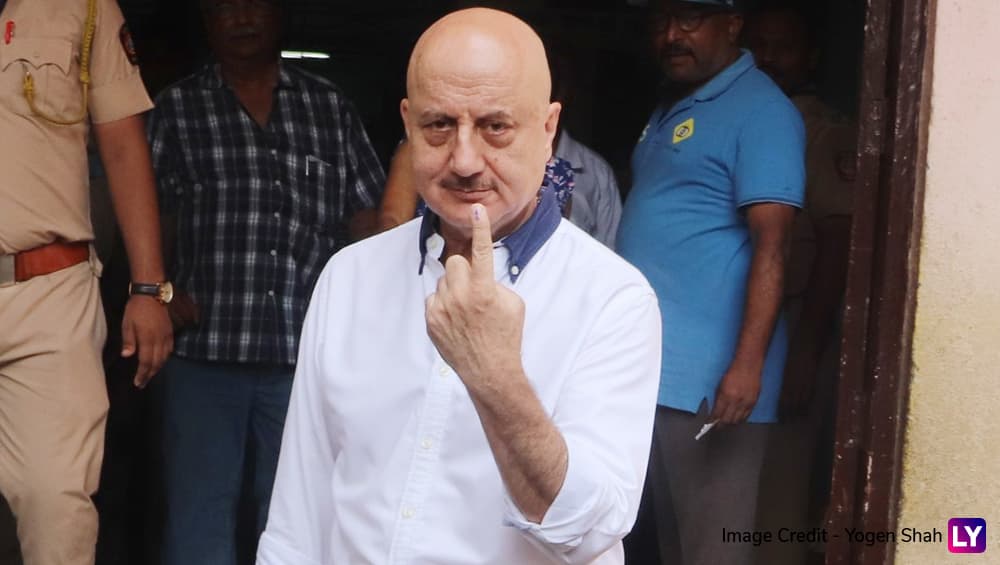 लोकसभा चुनाव 2019 के लिए सेलिब्रिटीज ने किया मतदान लोकसभा चुनाव 2019 के लिए सेलिब्रिटीज ने किया मतदान