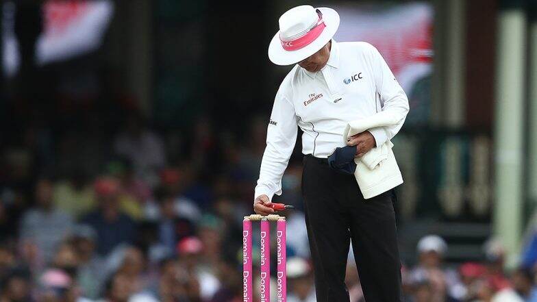 IPL 2019: अंपायर साहब गेंद जेब में रखकर खिलाड़ियों के साथ ढूढ़ रहे थे, रिप्ले में दिखा सच IPL 2019: अंपायर साहब गेंद जेब में रखकर खिलाड़ियों के साथ ढूढ़ रहे थे, रिप्ले में दिखा सच