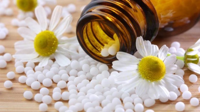 World Homeopathy Day 2019: होम्योपैथी दवाओं को माना जाता है एलोपैथी से ज्यादा कारगर, जानिए इस चिकित्सा पद्धति में क्यों दी जाती है मीठी गोलियां